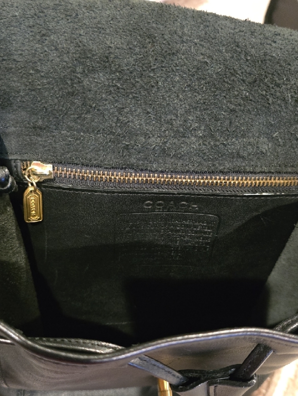 COACH VINTAGE Women's Black Leather Drawstring Backpack with Gold-Tone Turn Lock - Picture 6 of 9